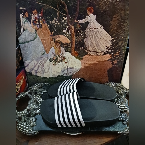🩴🩴My Tackie Tee's Black&White Slides New!!! Size 8 U.S.A.,A Fabulous Gift.💝🎁 - Picture 3 of 13